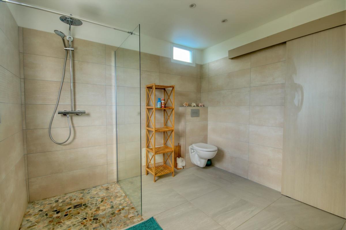 location villa 8 personnes le Diamant Martinique salle d'eau B chambre 1 à 3